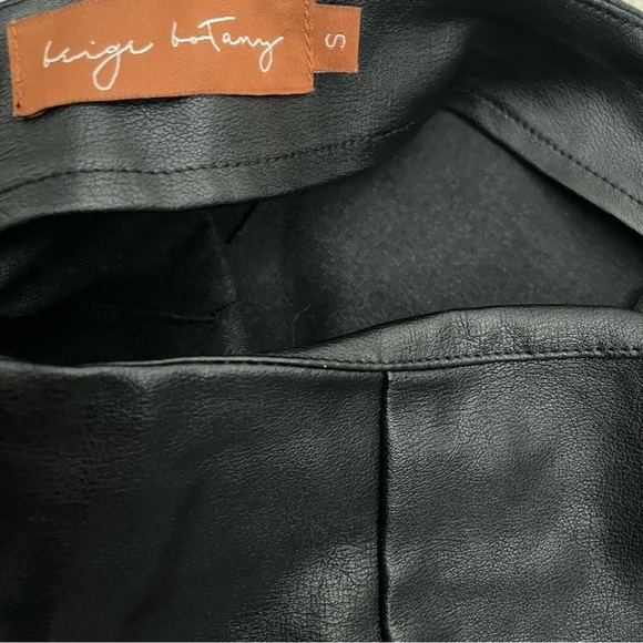 Women’s Beige BoTany Vintage Black Vegan Leather Skirt Size Small! - Picture 5 of 7